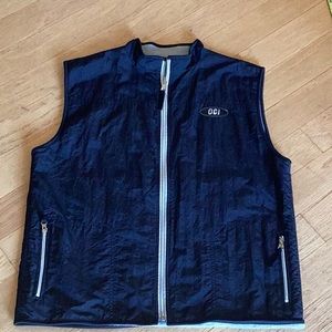Old College Inn reversible vest black water repellent on 1 side gray